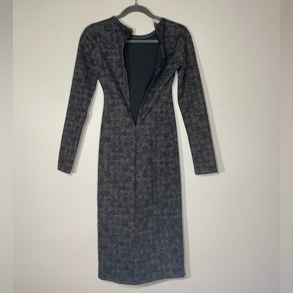 Zara S Fitted Dress Black Floral Plaid 
Back zip 
Long sleeve 
Modest yet sexy - Picture 3 of 7
